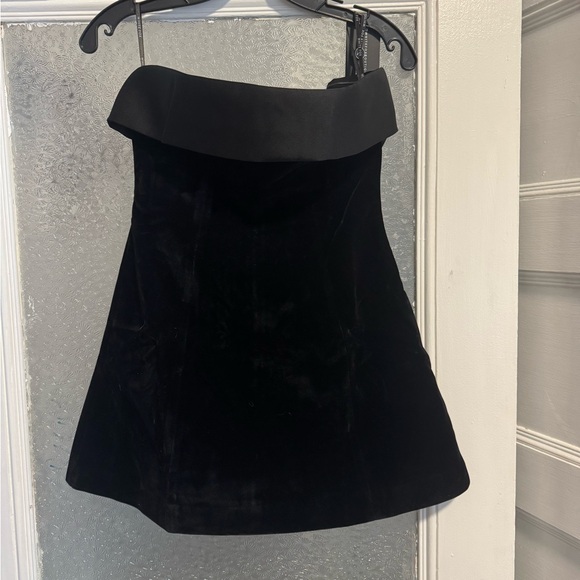White Fox Boutique Dresses & Skirts - White Fox Boutique Black Strapless Mini Dress